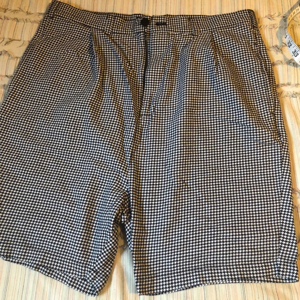 Men’s pac sun shorts black and white 34